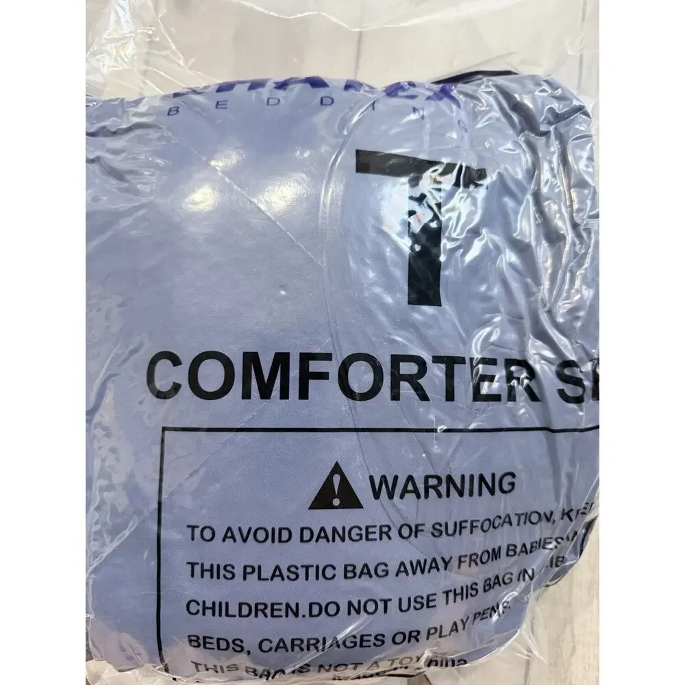 Comforter, Twin Size Blue/Navy Blue 100% Polyester Great For College Brand New